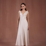 VESTIDO MIDI COM APLICAÇÃO FLORES