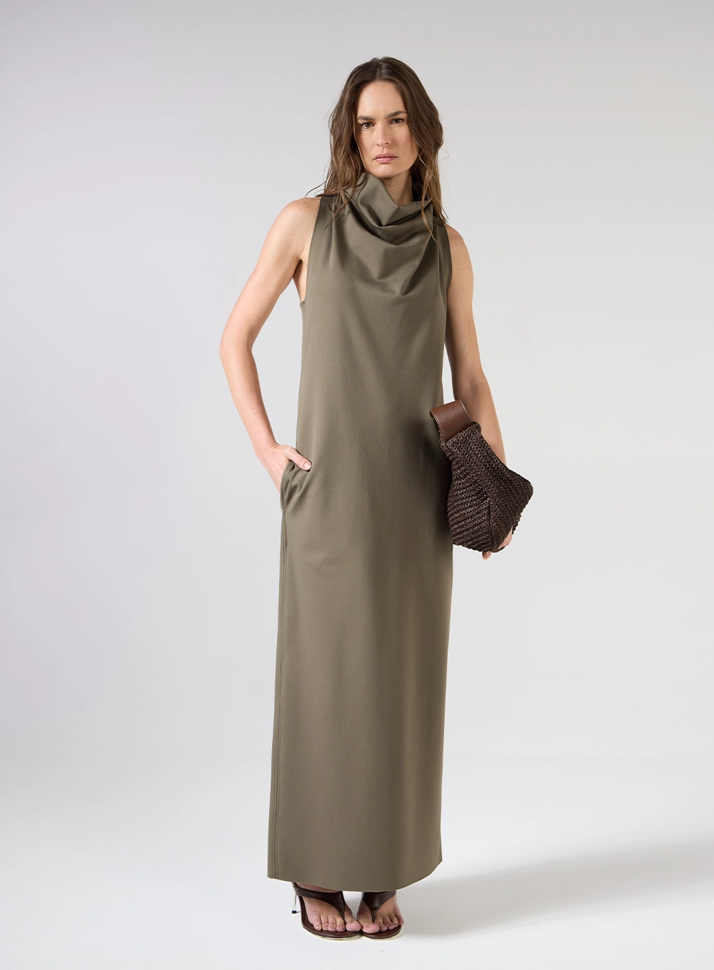 289316_vestido-longo-gola-degage-444805390_z9_639125562660262792 VESTIDO LONGO GOLA ALTA - Imagem 1