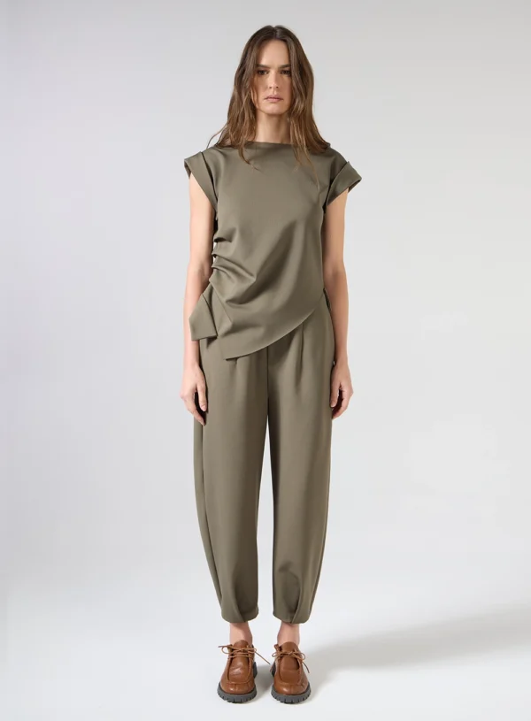 CONJUNTO BLUSA PREGAS E CALÇA - Imagem 3