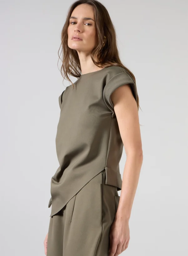 CONJUNTO BLUSA PREGAS E CALÇA - Imagem 5