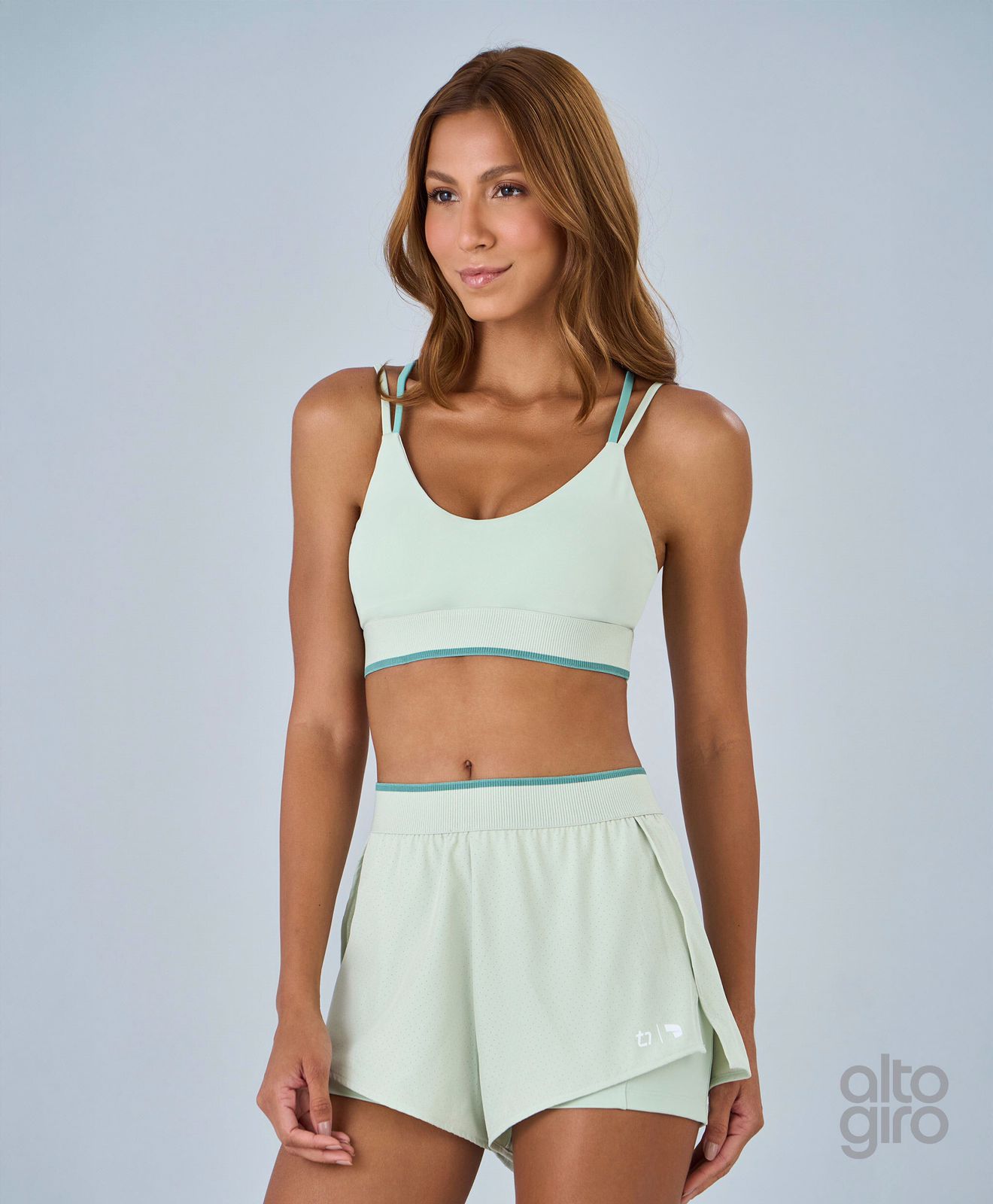 WhatsApp Image 2026-05-05 at 15.52.45 SHORT SOBREPOSTO COM ELÁSTICO – VERDE - Imagem 1
