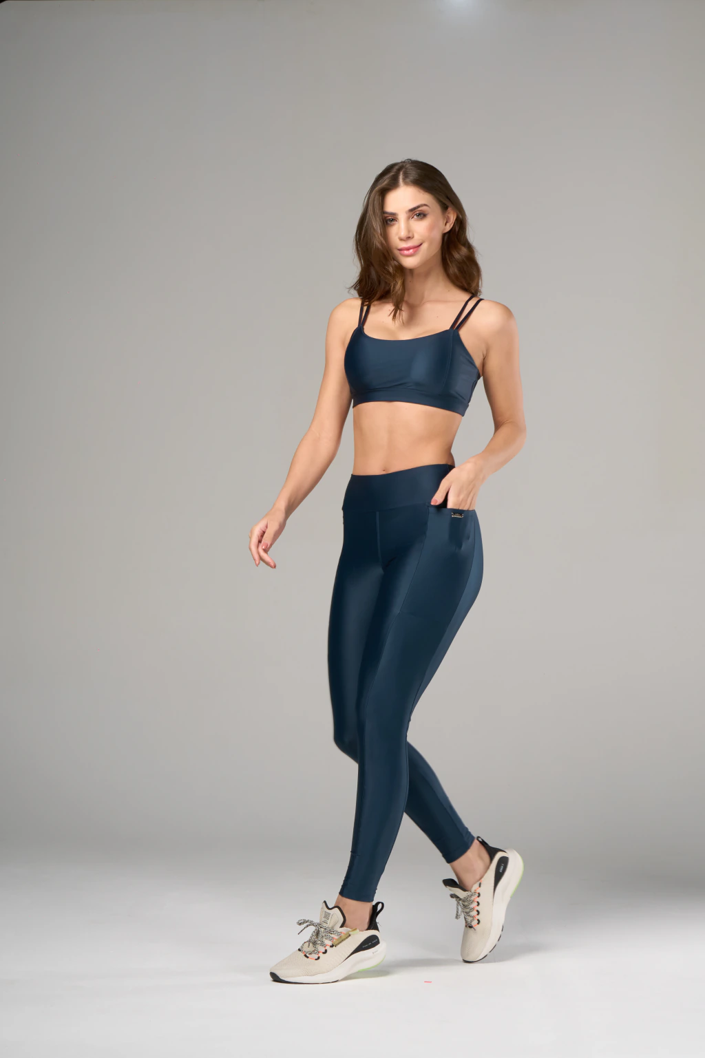 leg-basic-bolso-new-e-top-impact-azul-petroleo-escuro-dd814ed730f135400e17800764909721-1024-1024 LEGGING BASIC BOLSO NEW - AZUL PETRÓLEO - Imagem 1