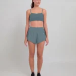 SHORT PLISSADO DE ALTA ROTATIVIDADE - CINZA SOBRIO